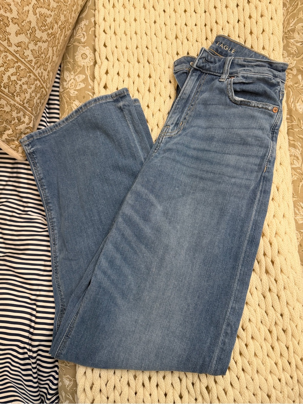 American Eagle Outfitters Light Wash Wide-Leg Jeans